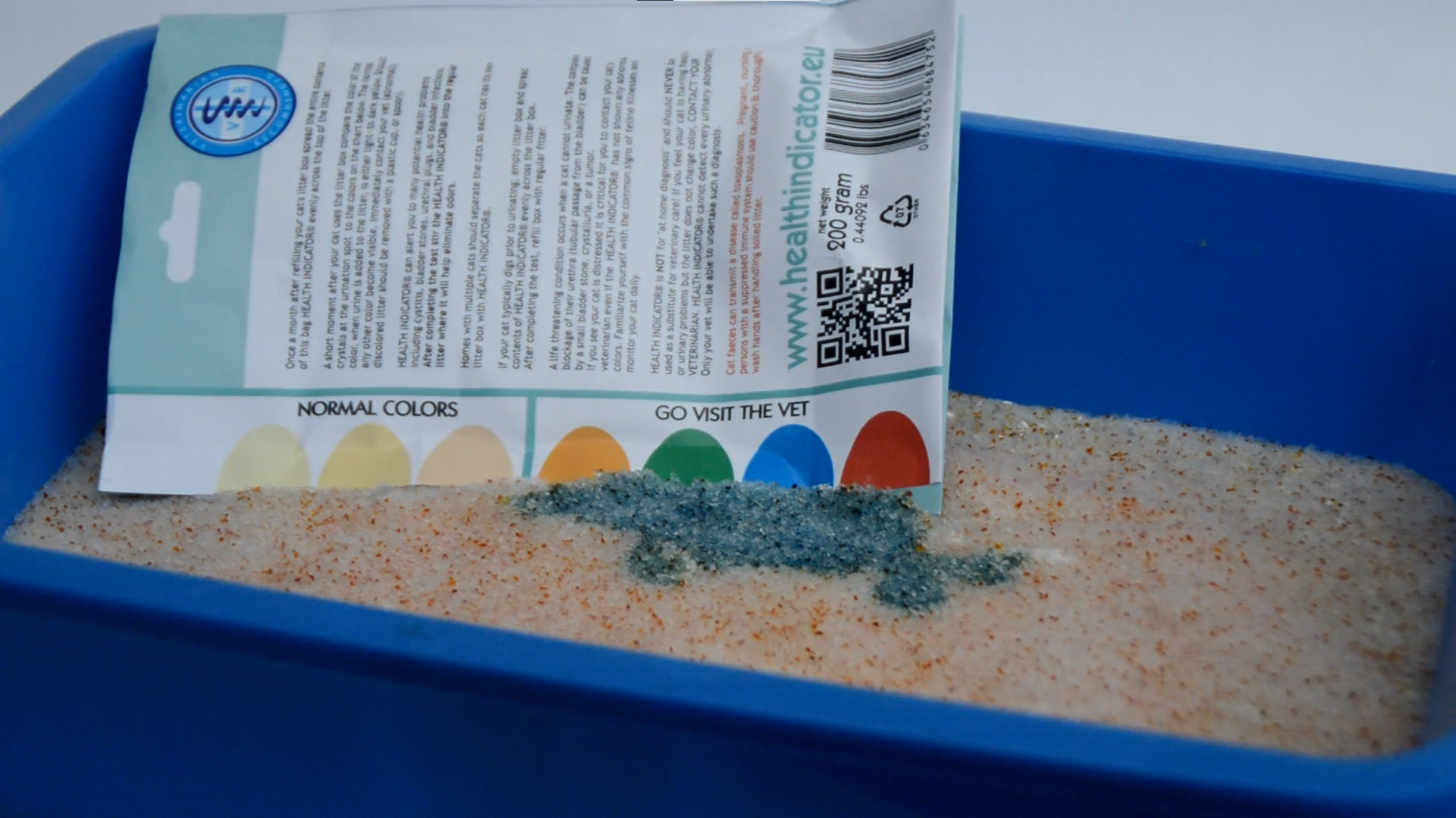 Cat litter with health indicator