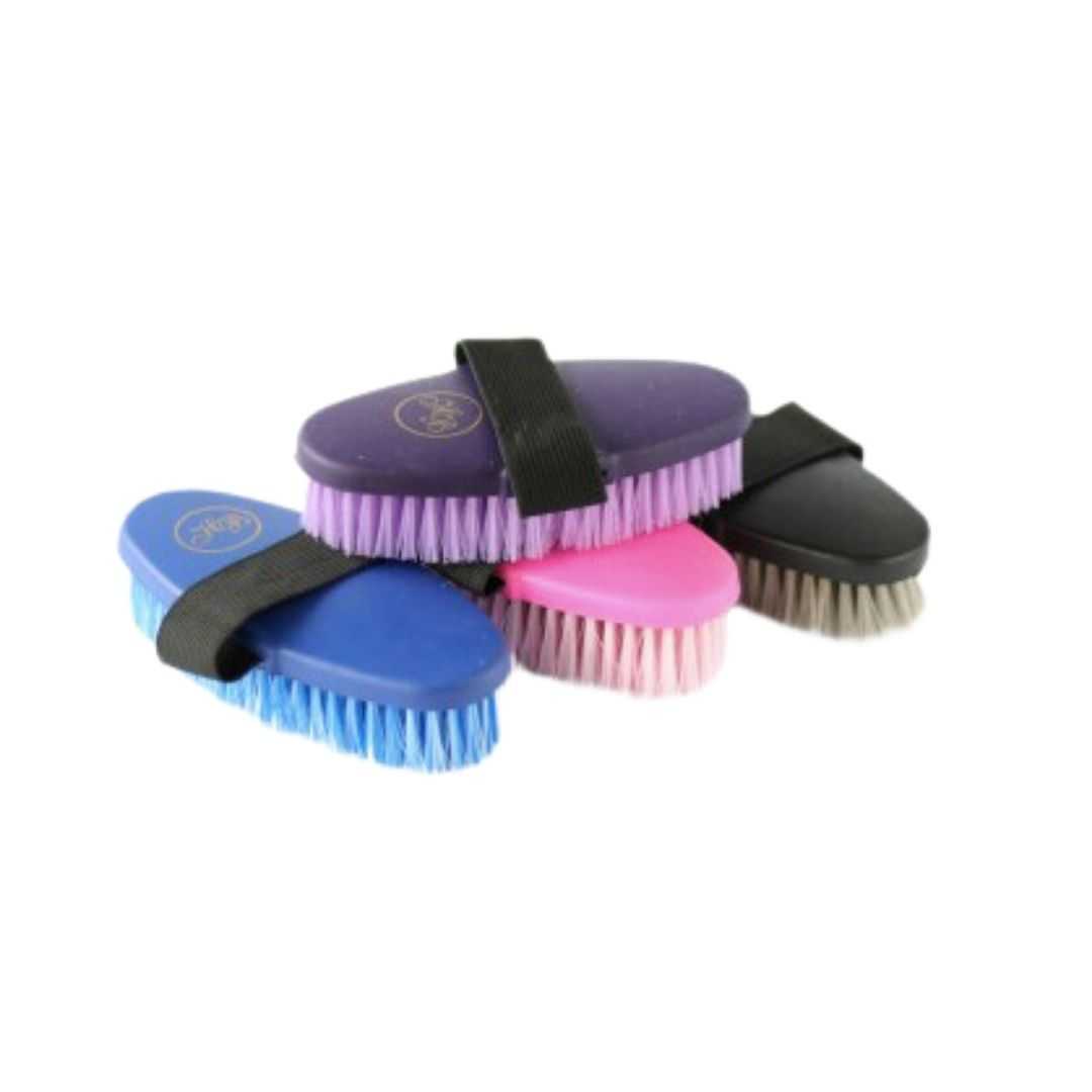 Horse brush with rubber tongs