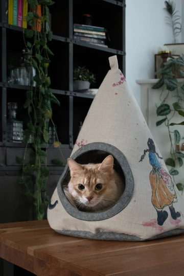 Cherry blossom coloured cat bed