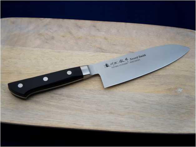 Satoru Santoku kés