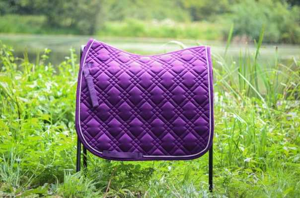 Dressage saddle pad for pony