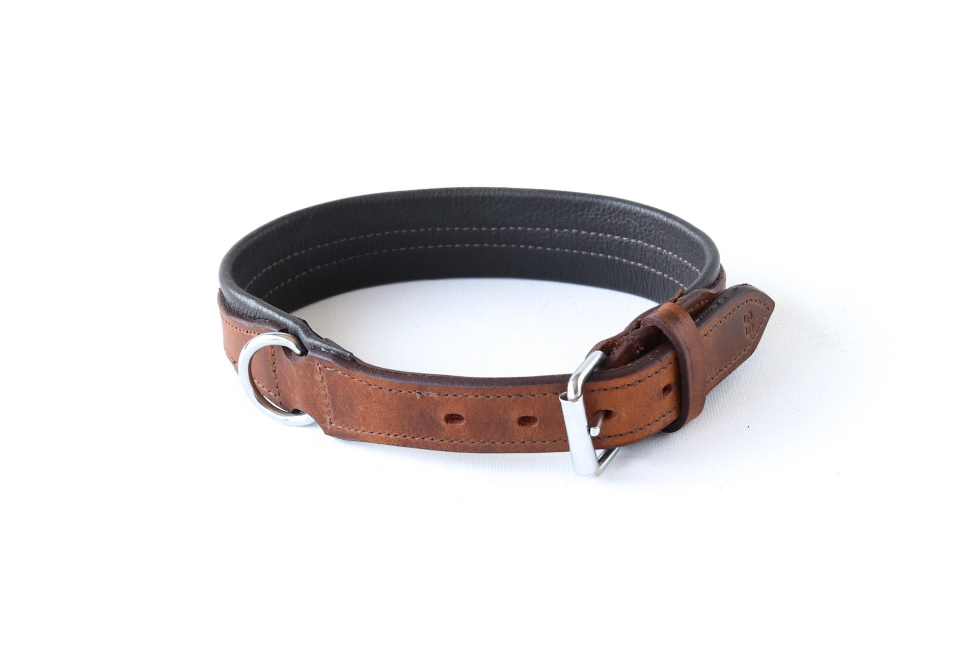 7003 shiny leather dog collar