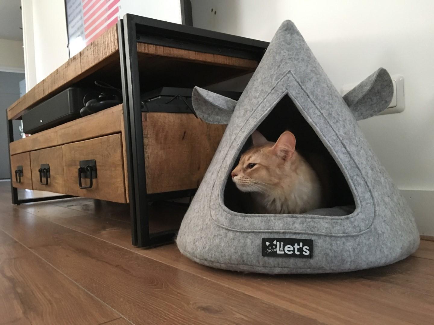 Let's sleep Pet Cave TeePee Grey cat bed