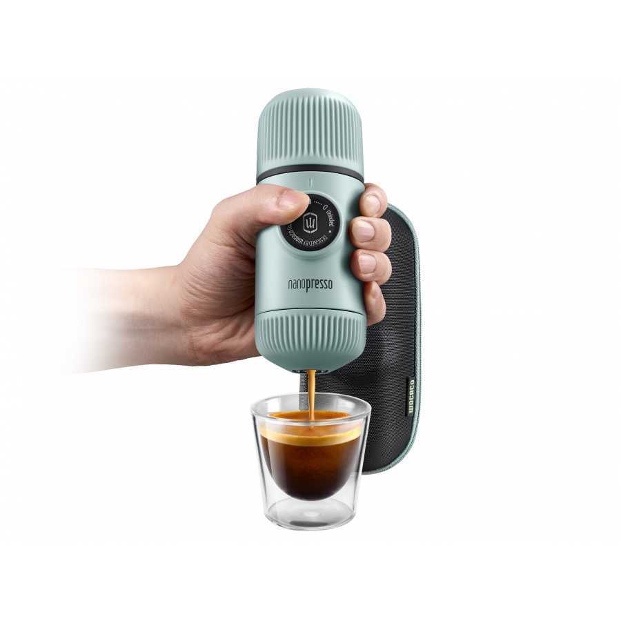 Nanopresso Arctic Blue travel coffee maker
