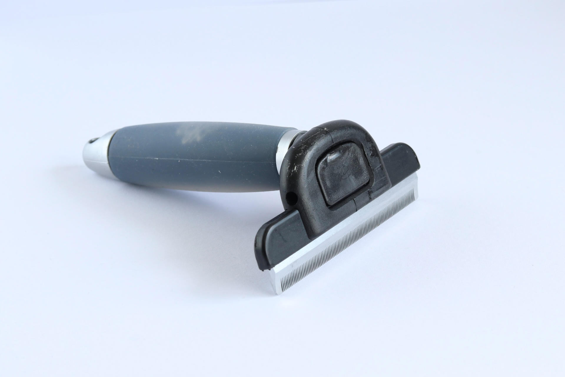 Soft gel hair remover for horse