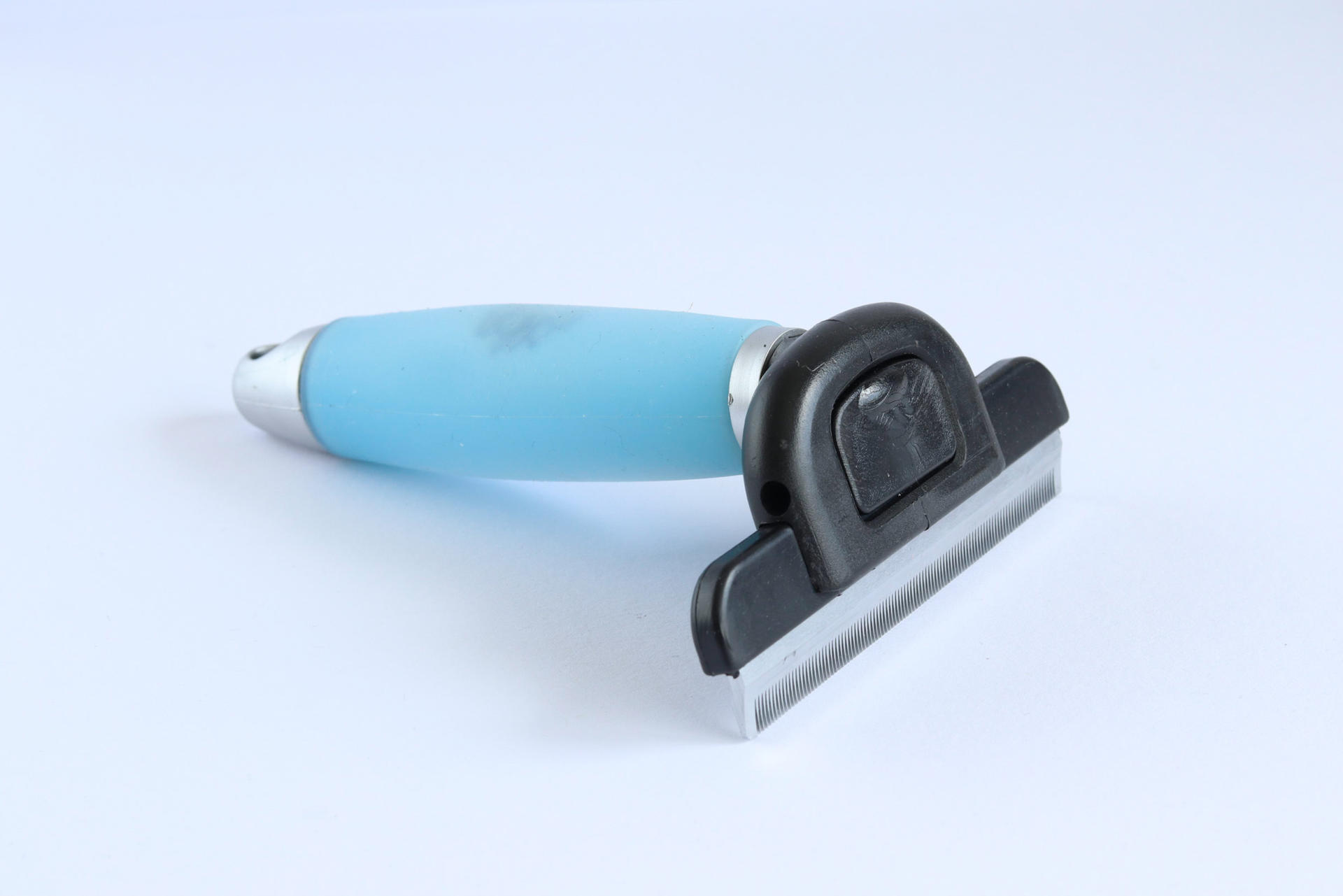 Soft gel hair remover for horse