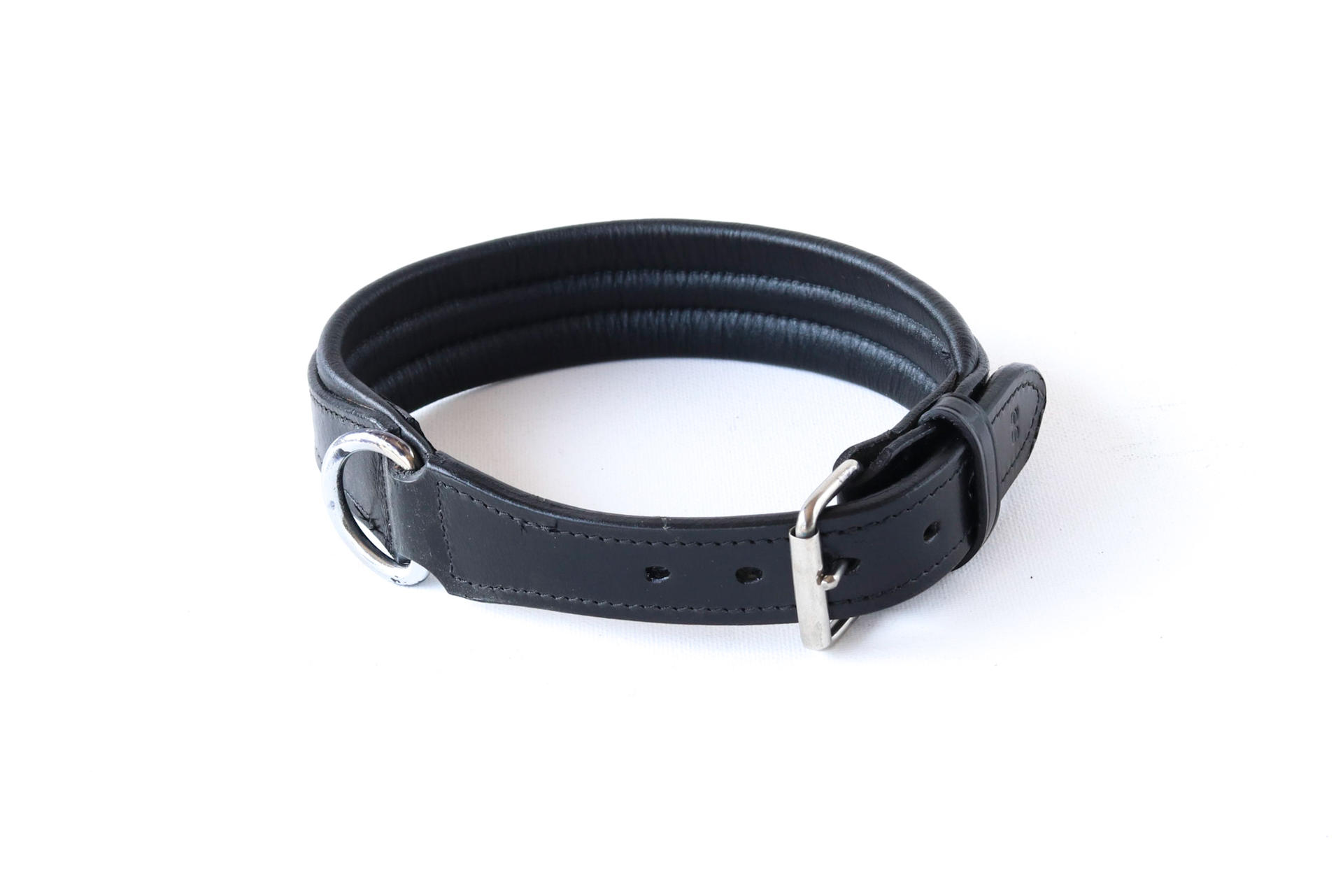 7003 shiny leather dog collar