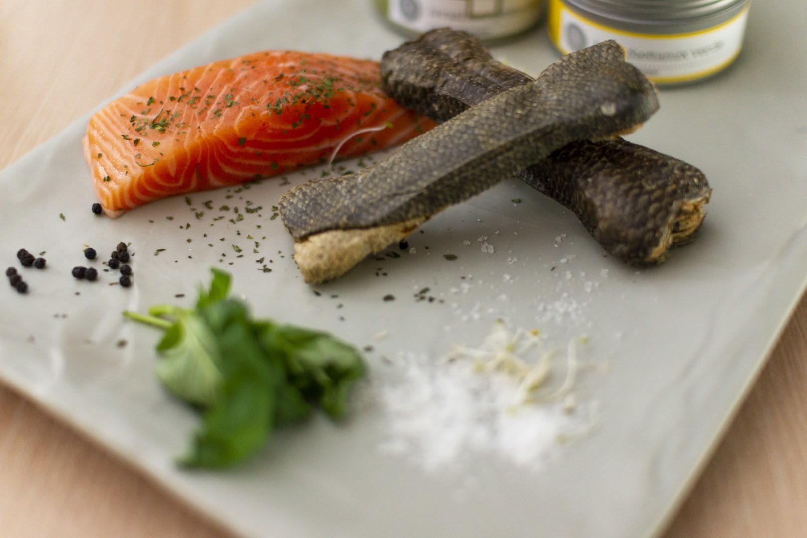 Salmon dog bone 13 cm 2 pieces