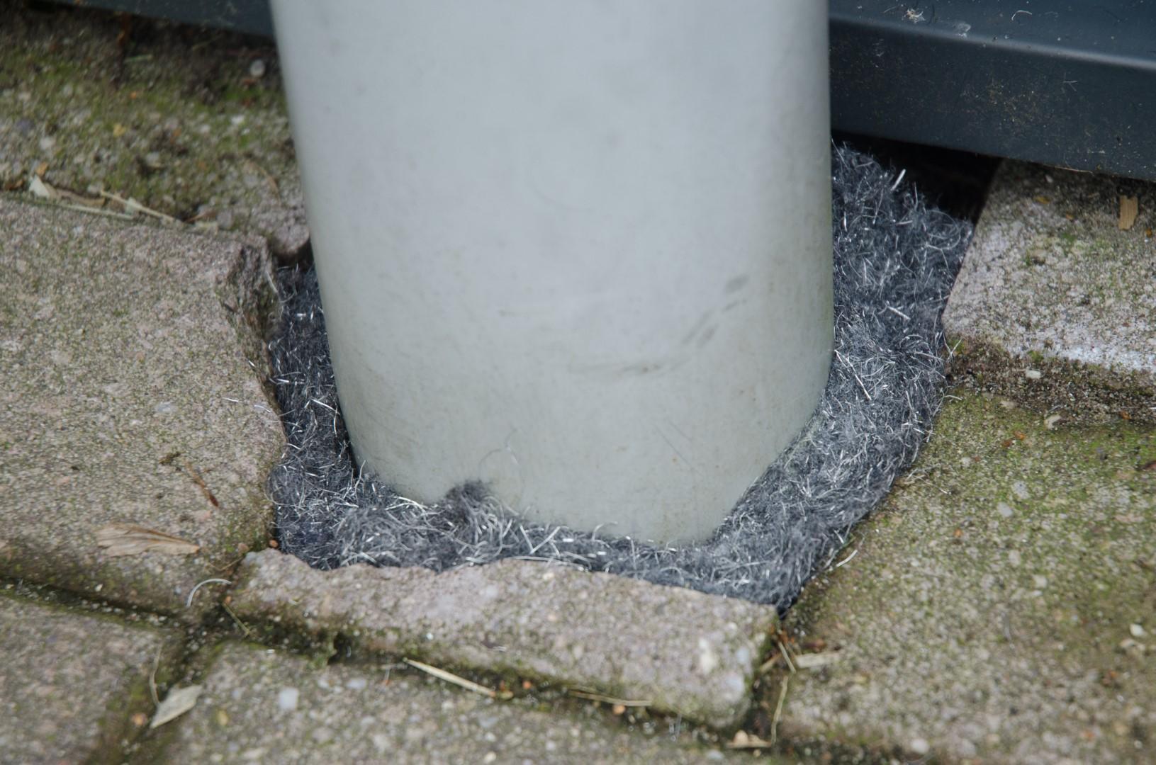 stuffing fabric against rodents stable animal husbandry pest control